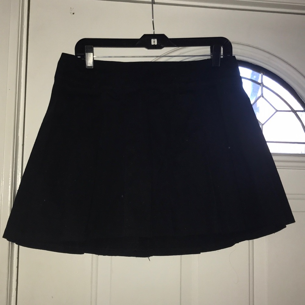 Pleated black